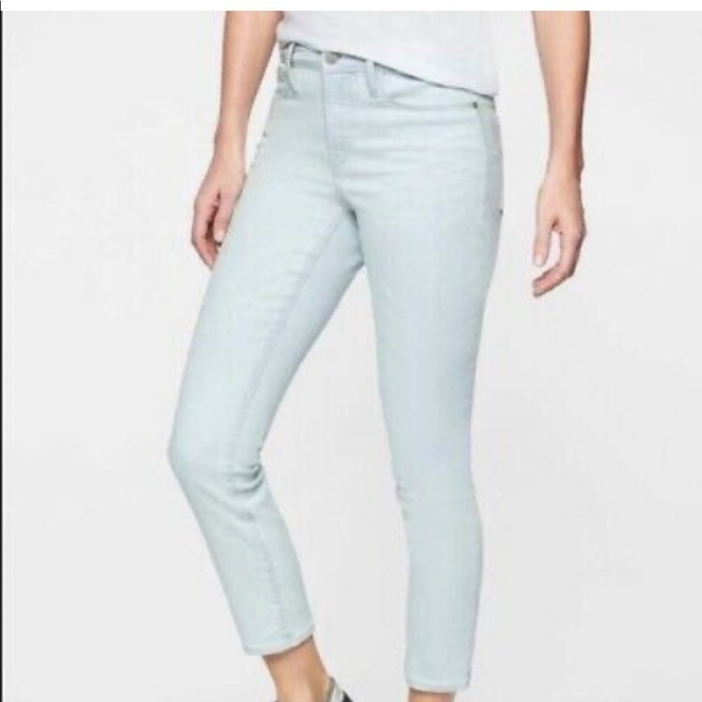 NWT! Athleta skinny crop jean glacier wash